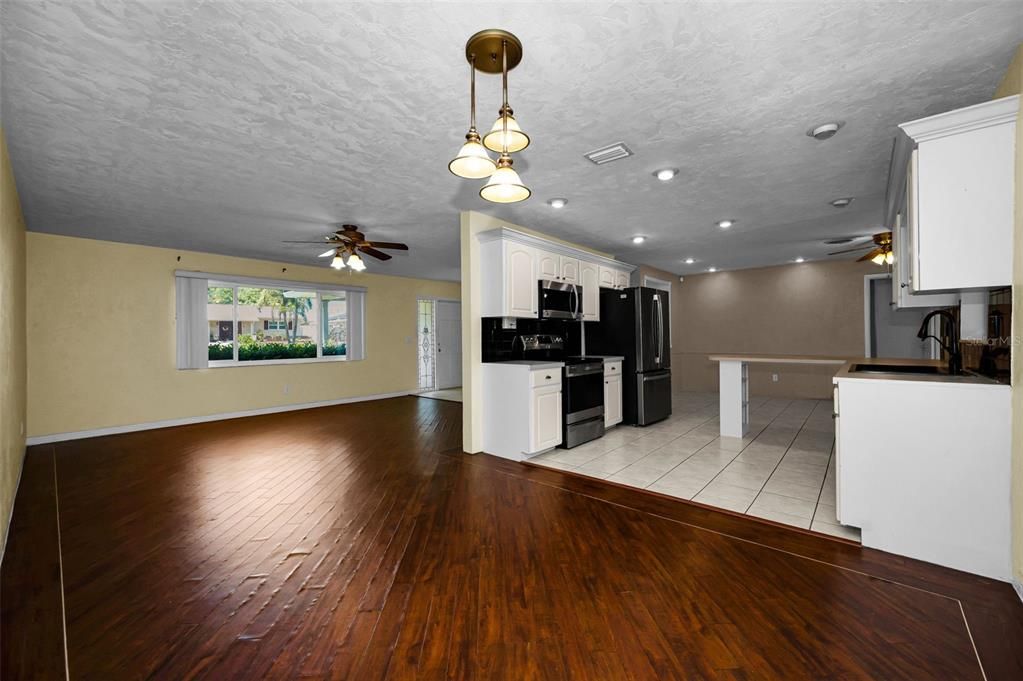 Activo con contrato: $439,500 (3 camas, 2 baños, 1572 Pies cuadrados)
