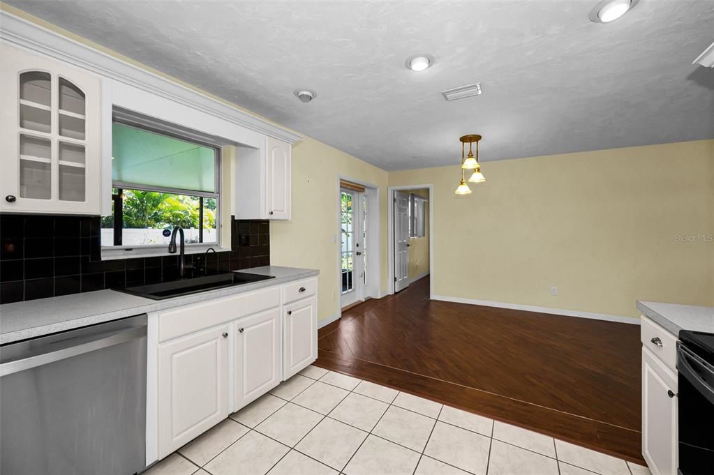 Activo con contrato: $439,500 (3 camas, 2 baños, 1572 Pies cuadrados)