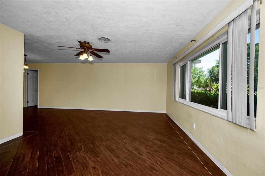 Activo con contrato: $439,500 (3 camas, 2 baños, 1572 Pies cuadrados)