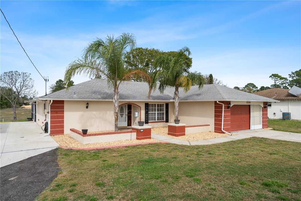 Active With Contract: $349,900 (2 beds, 2 baths, 1568 Square Feet)