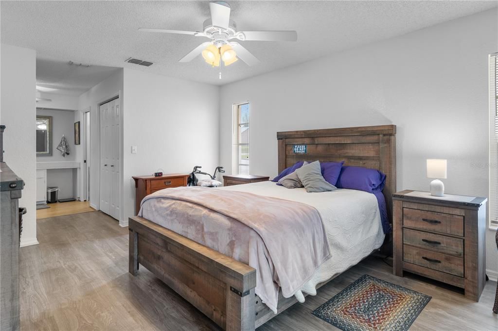 Active With Contract: $349,900 (2 beds, 2 baths, 1568 Square Feet)