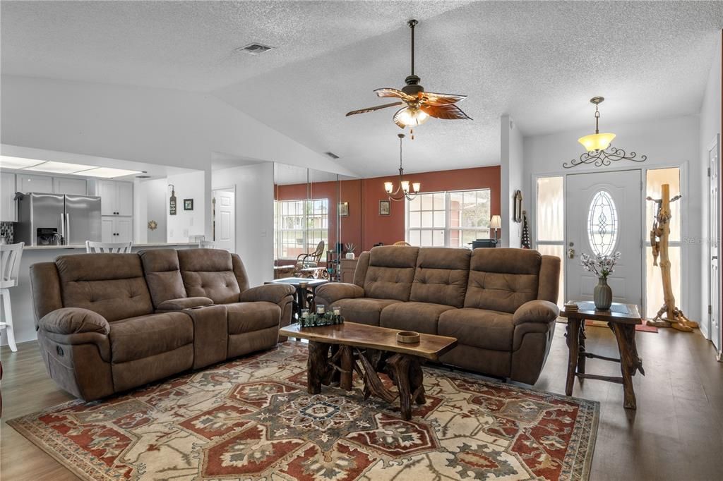 Active With Contract: $349,900 (2 beds, 2 baths, 1568 Square Feet)