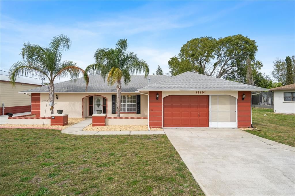 Active With Contract: $349,900 (2 beds, 2 baths, 1568 Square Feet)