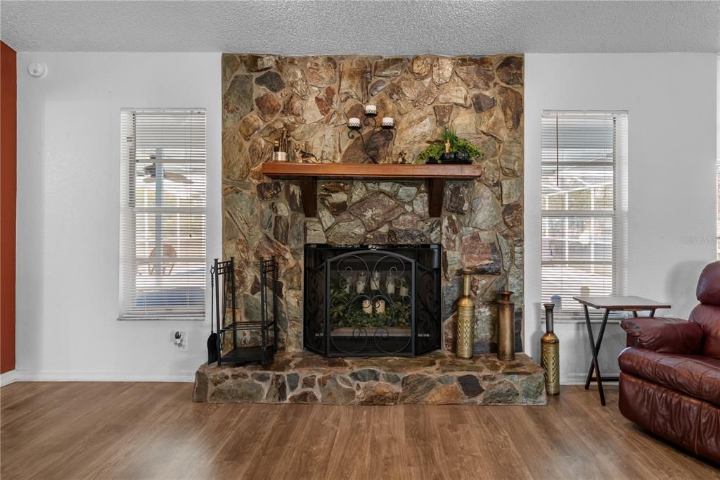 Active With Contract: $349,900 (2 beds, 2 baths, 1568 Square Feet)