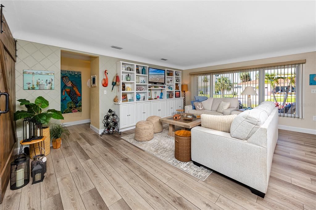 For Sale: $715,000 (2 beds, 2 baths, 1450 Square Feet)