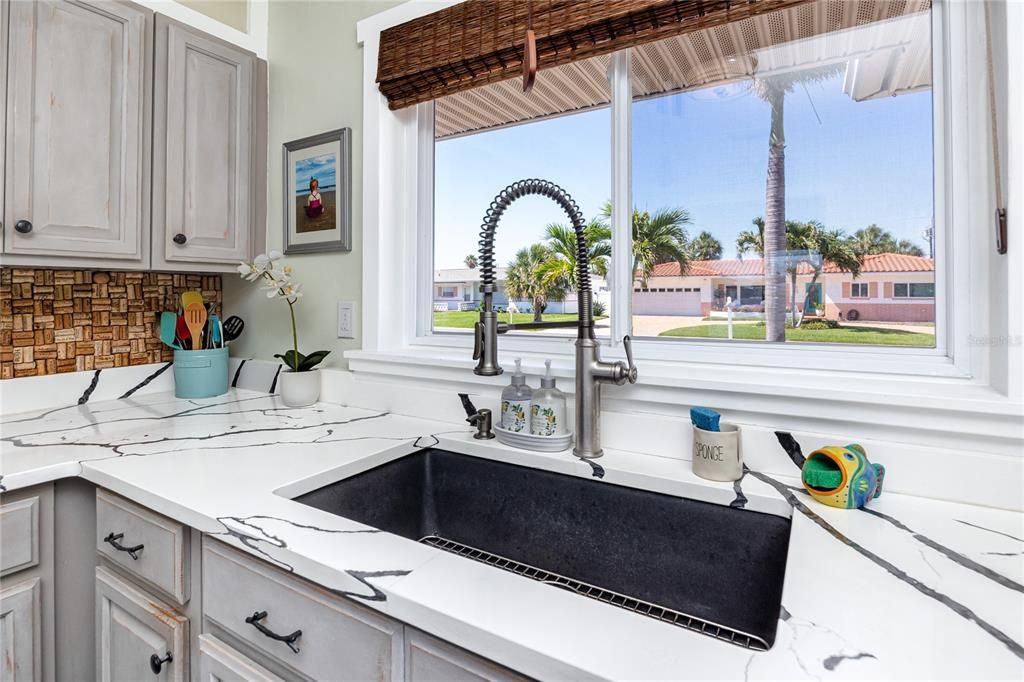 For Sale: $715,000 (2 beds, 2 baths, 1450 Square Feet)