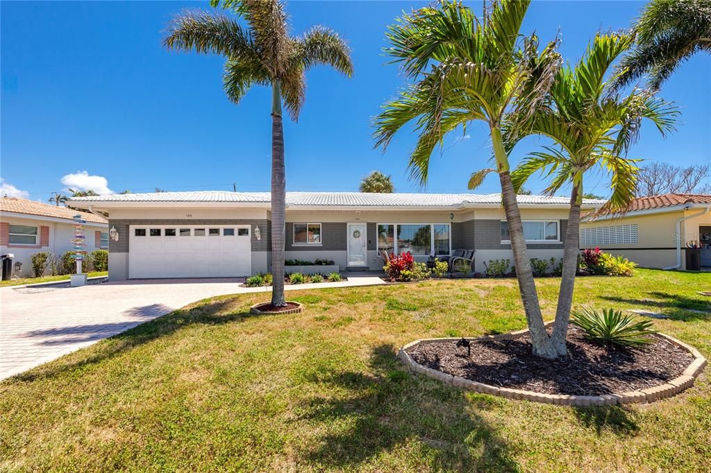 For Sale: $715,000 (2 beds, 2 baths, 1450 Square Feet)