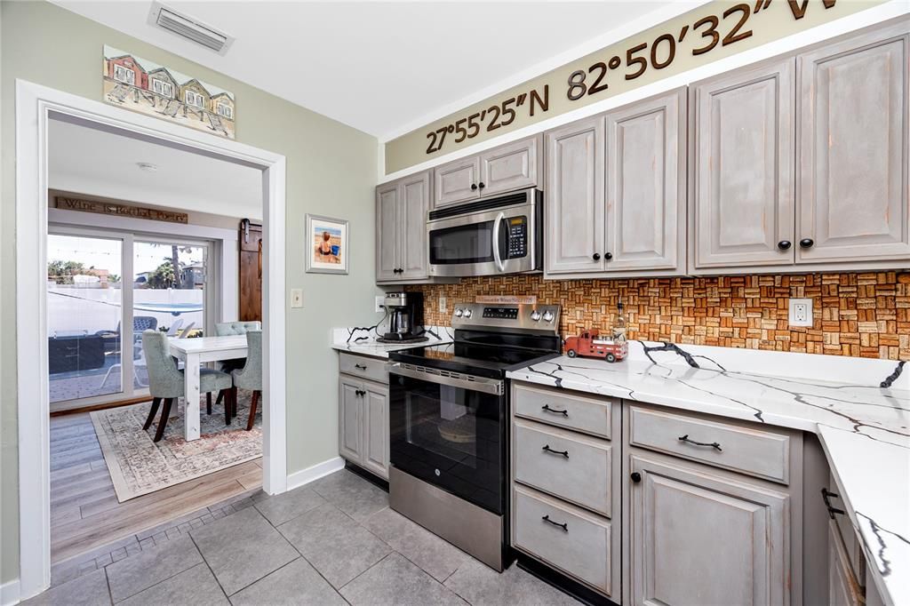 For Sale: $715,000 (2 beds, 2 baths, 1450 Square Feet)