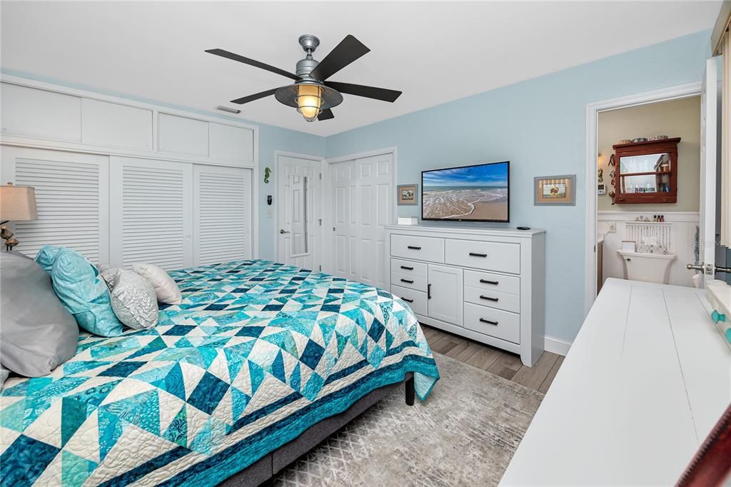 For Sale: $715,000 (2 beds, 2 baths, 1450 Square Feet)