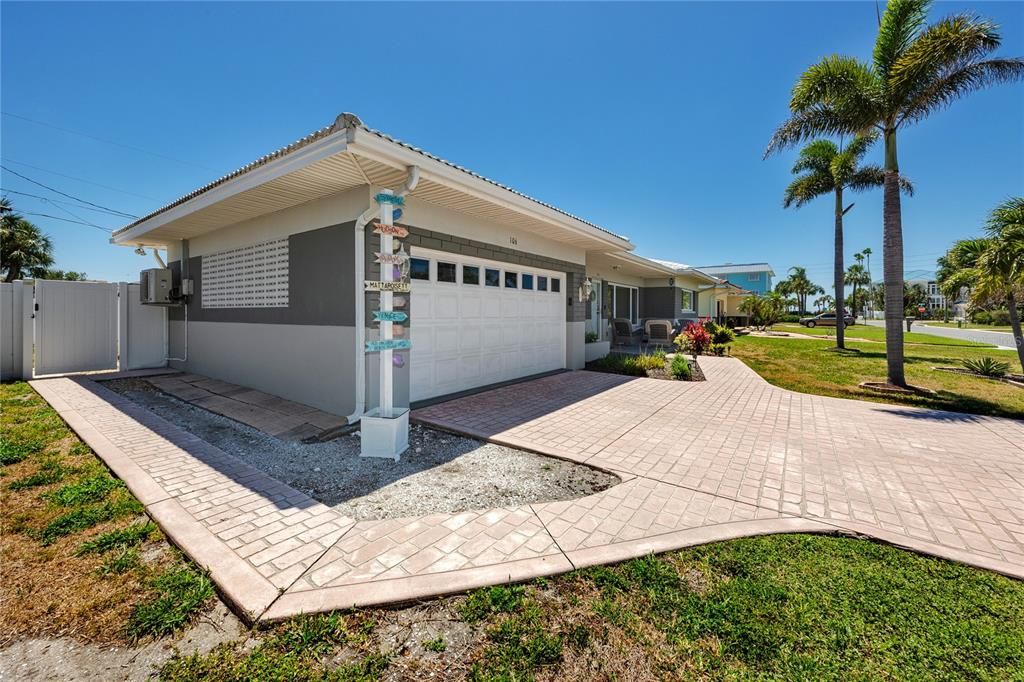 For Sale: $715,000 (2 beds, 2 baths, 1450 Square Feet)