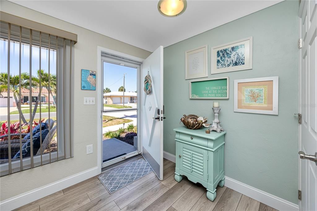 For Sale: $715,000 (2 beds, 2 baths, 1450 Square Feet)