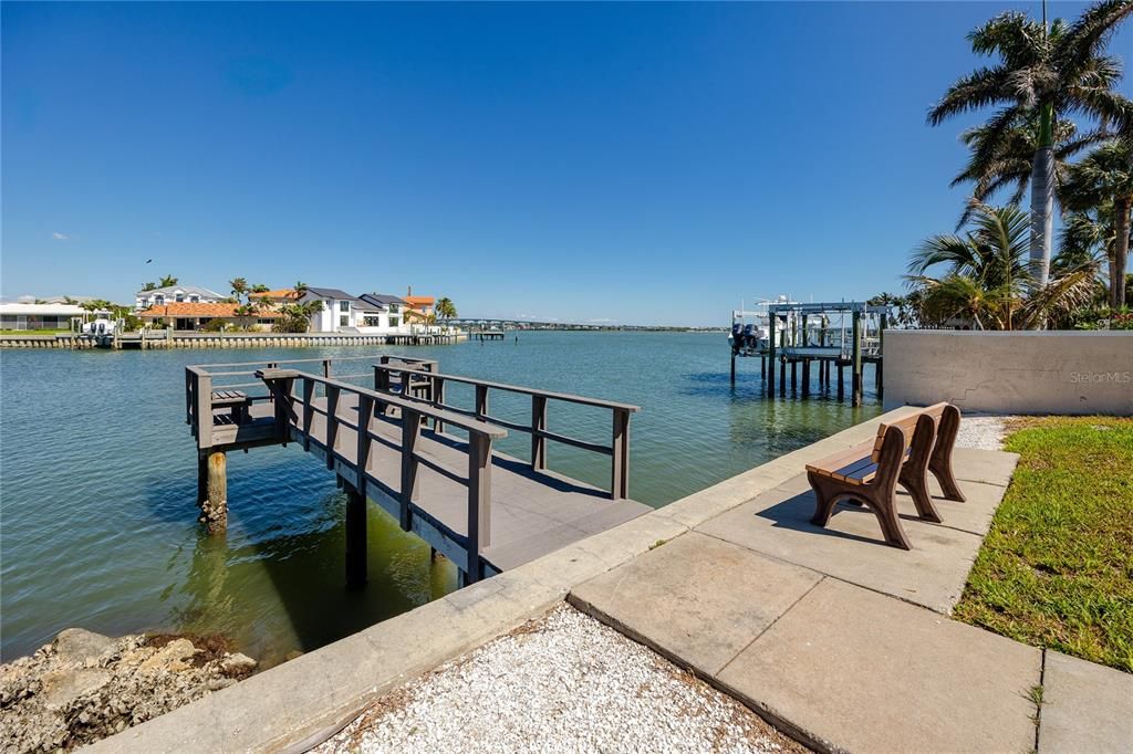 For Sale: $715,000 (2 beds, 2 baths, 1450 Square Feet)