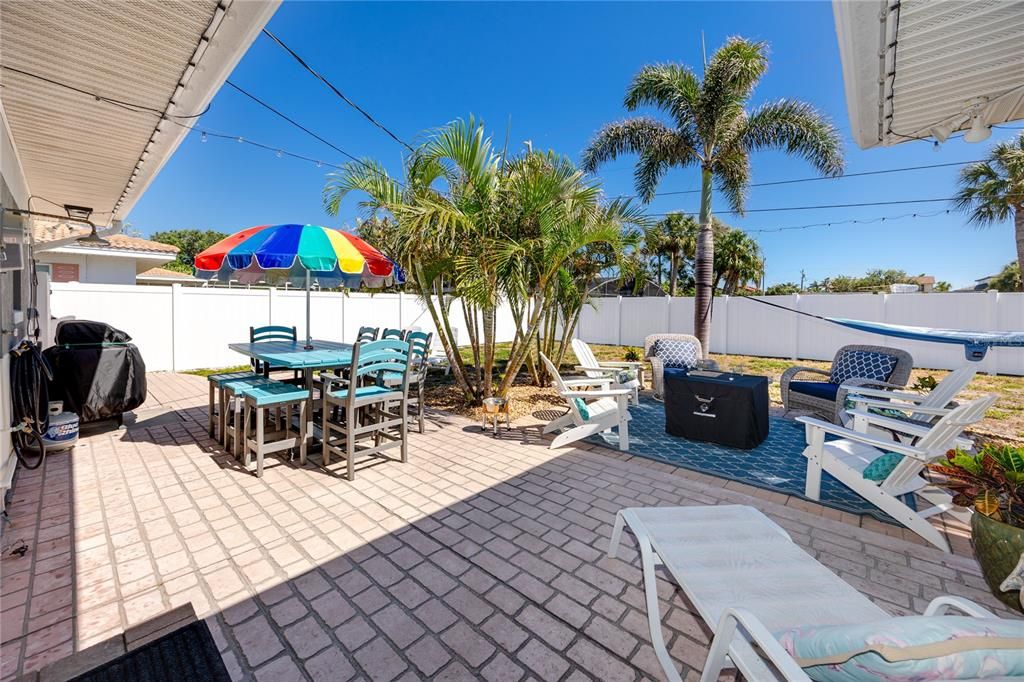 For Sale: $715,000 (2 beds, 2 baths, 1450 Square Feet)