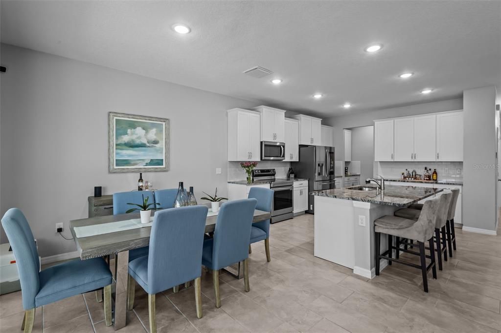Activo con contrato: $679,900 (5 camas, 3 baños, 2934 Pies cuadrados)