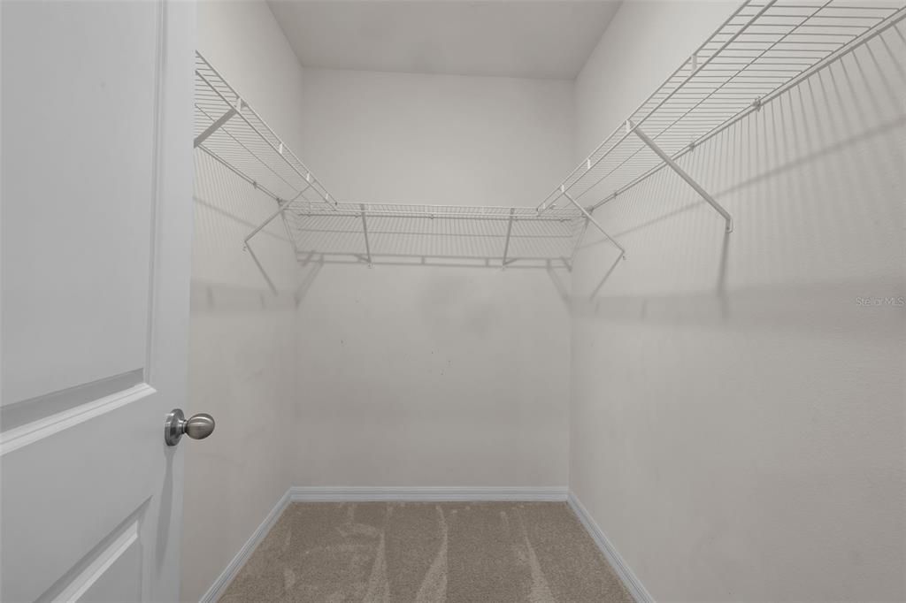Activo con contrato: $679,900 (5 camas, 3 baños, 2934 Pies cuadrados)