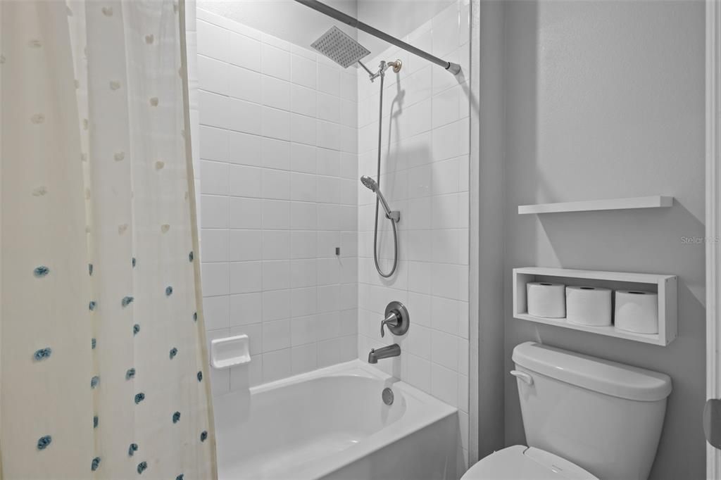 Activo con contrato: $679,900 (5 camas, 3 baños, 2934 Pies cuadrados)