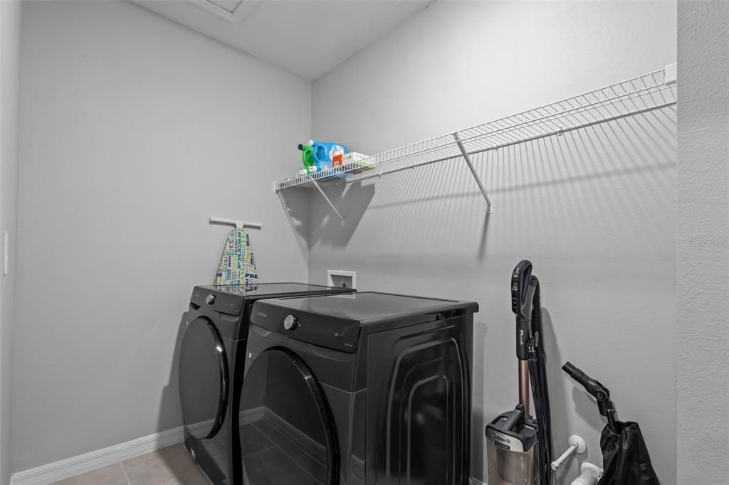 Activo con contrato: $679,900 (5 camas, 3 baños, 2934 Pies cuadrados)