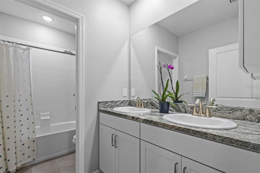 Activo con contrato: $679,900 (5 camas, 3 baños, 2934 Pies cuadrados)