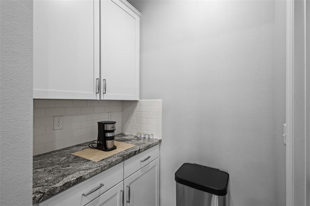 Activo con contrato: $679,900 (5 camas, 3 baños, 2934 Pies cuadrados)