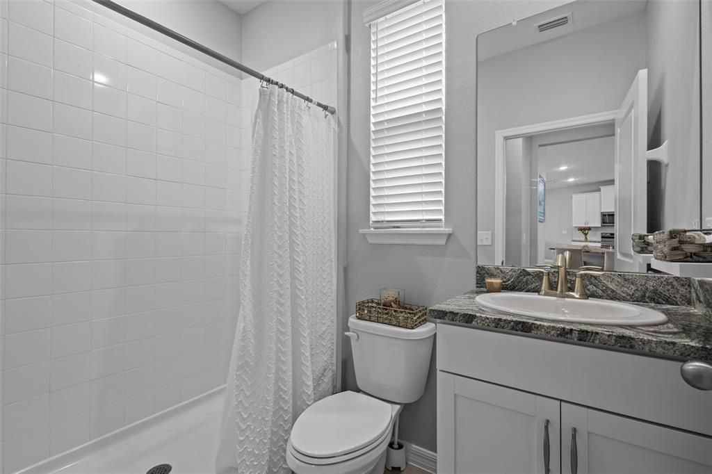 Activo con contrato: $679,900 (5 camas, 3 baños, 2934 Pies cuadrados)
