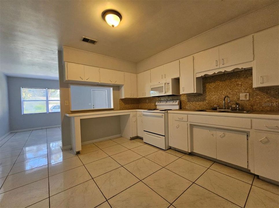 В аренду: $1,795 (3 спален, 2 ванн, 1295 Квадратных фут)