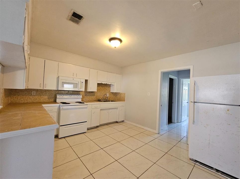 В аренду: $1,795 (3 спален, 2 ванн, 1295 Квадратных фут)