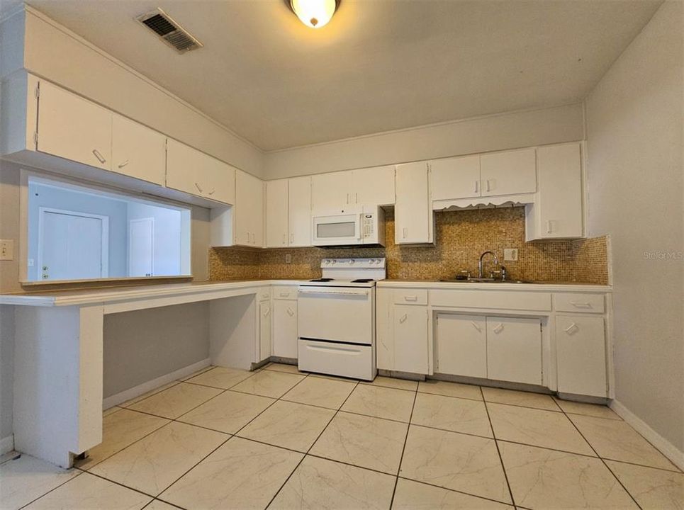 В аренду: $1,795 (3 спален, 2 ванн, 1295 Квадратных фут)