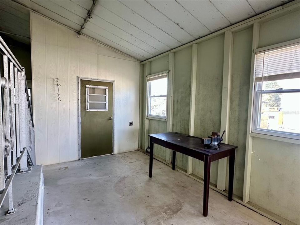 For Sale: $69,000 (2 beds, 1 baths, 720 Square Feet)