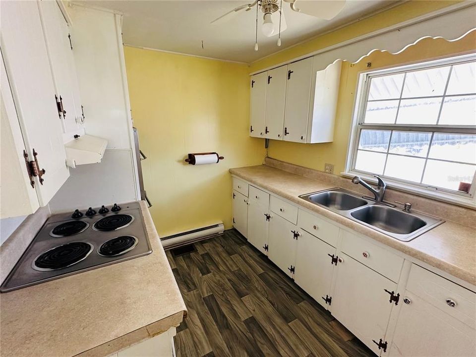 For Sale: $69,000 (2 beds, 1 baths, 720 Square Feet)