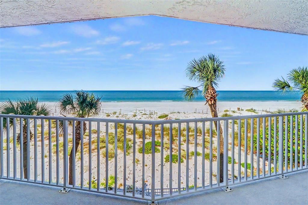 For Sale: $949,000 (2 beds, 2 baths, 1005 Square Feet)