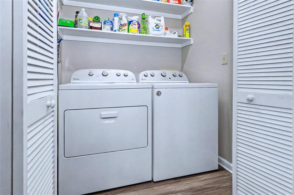 For Sale: $949,000 (2 beds, 2 baths, 1005 Square Feet)