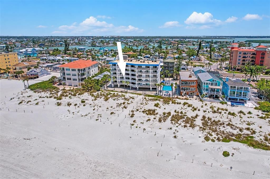 For Sale: $949,000 (2 beds, 2 baths, 1005 Square Feet)