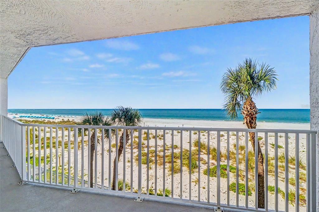 For Sale: $949,000 (2 beds, 2 baths, 1005 Square Feet)