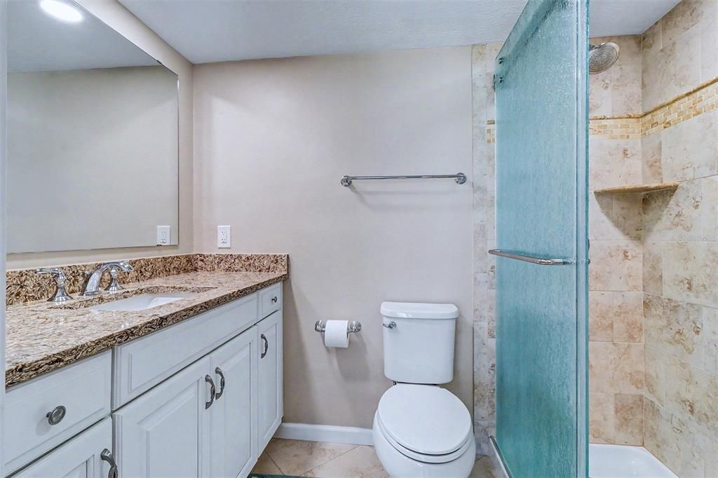 For Sale: $949,000 (2 beds, 2 baths, 1005 Square Feet)