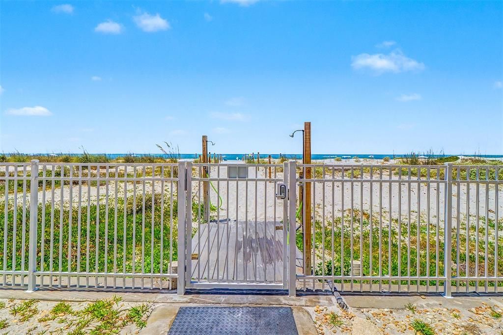 For Sale: $949,000 (2 beds, 2 baths, 1005 Square Feet)