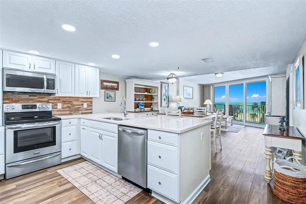 For Sale: $949,000 (2 beds, 2 baths, 1005 Square Feet)