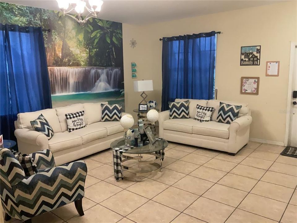 For Sale: $500,000 (6 beds, 3 baths, 4156 Square Feet)