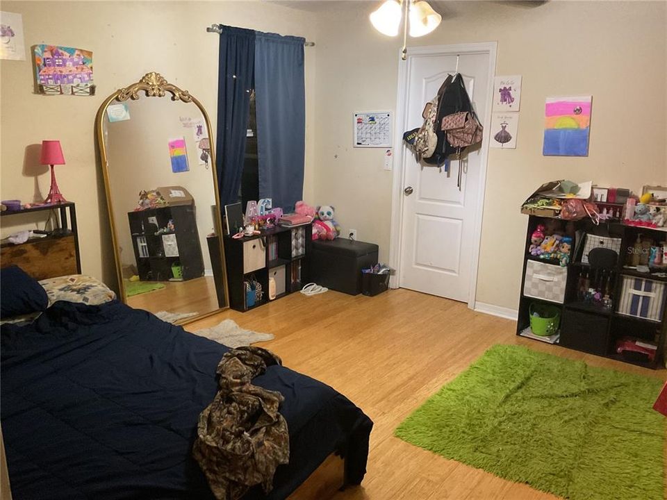 For Sale: $500,000 (6 beds, 3 baths, 4156 Square Feet)