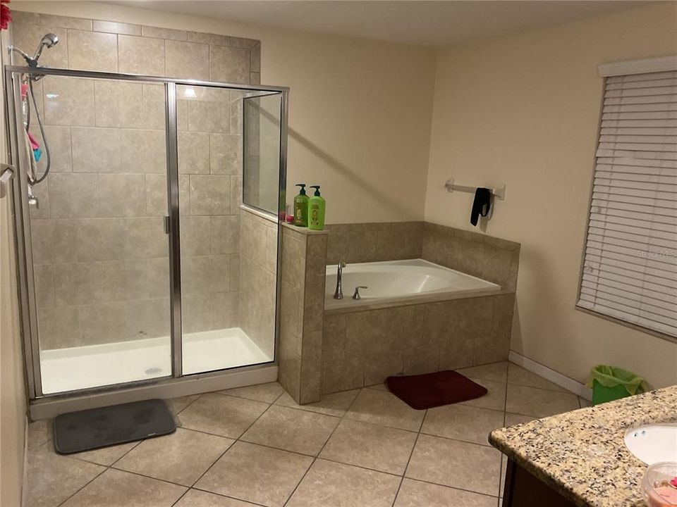For Sale: $500,000 (6 beds, 3 baths, 4156 Square Feet)