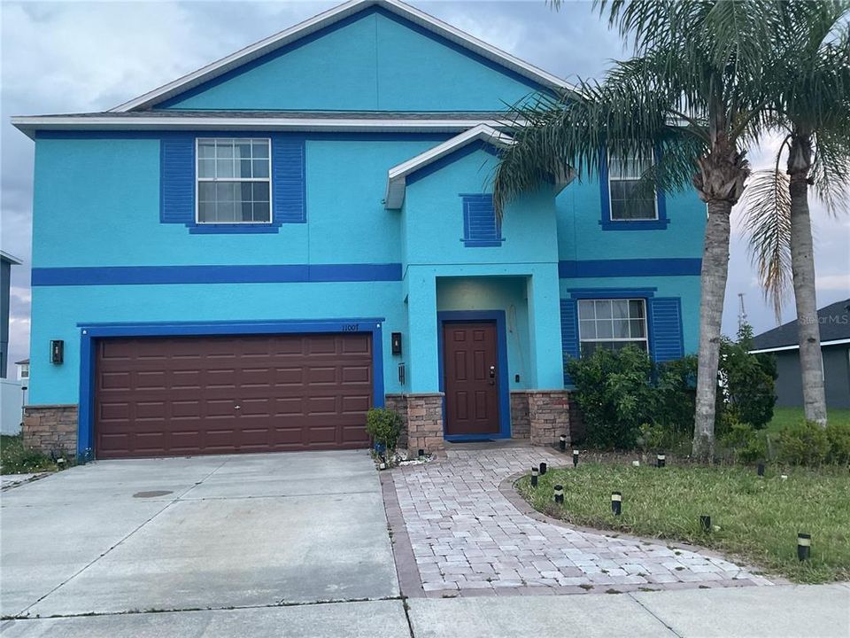 For Sale: $500,000 (6 beds, 3 baths, 4156 Square Feet)