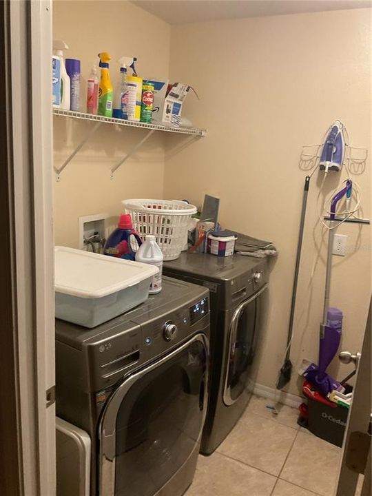 For Sale: $500,000 (6 beds, 3 baths, 4156 Square Feet)