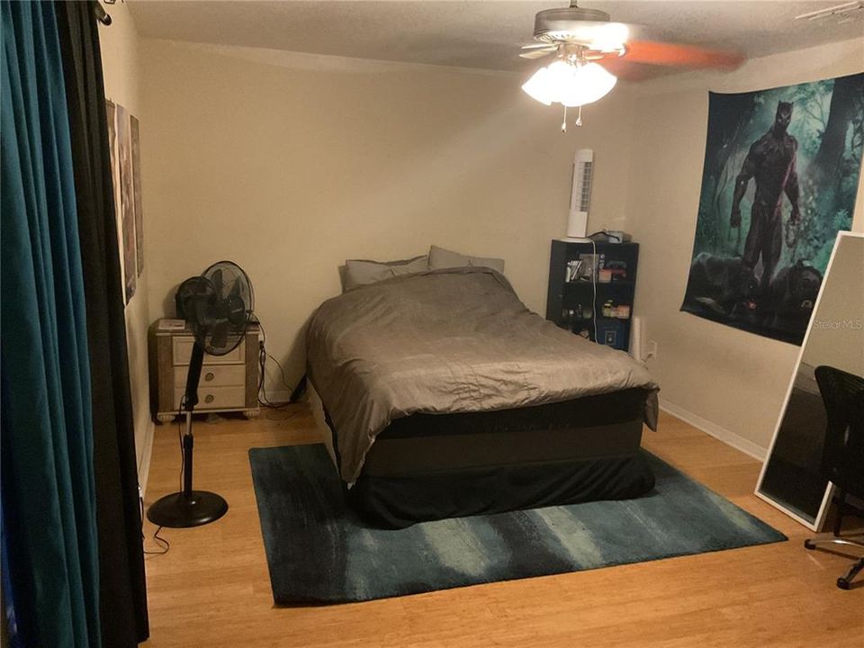 For Sale: $500,000 (6 beds, 3 baths, 4156 Square Feet)