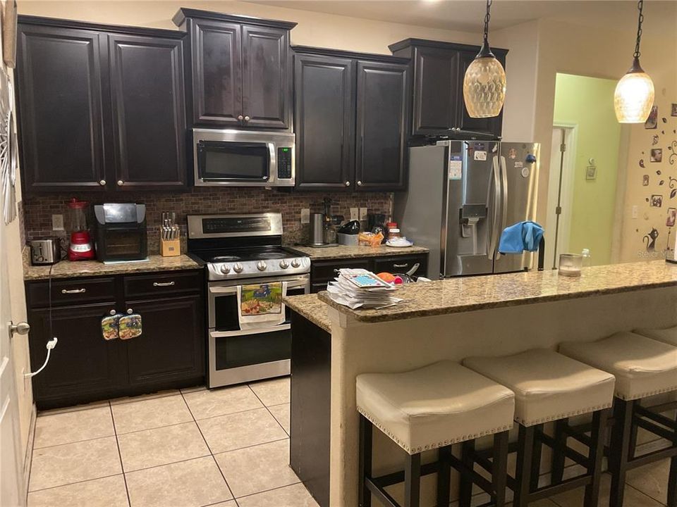 For Sale: $500,000 (6 beds, 3 baths, 4156 Square Feet)