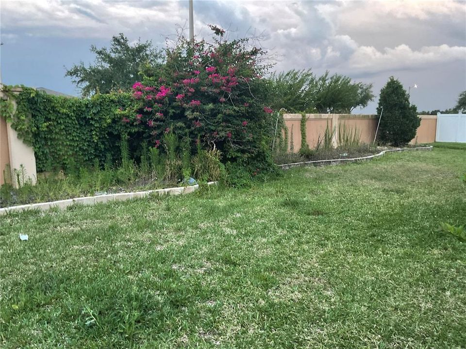 For Sale: $500,000 (6 beds, 3 baths, 4156 Square Feet)