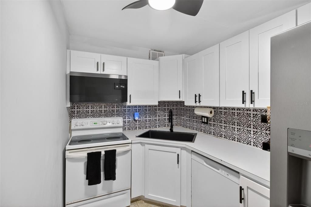 На продажу: $152,000 (2 спален, 1 ванн, 855 Квадратных фут)