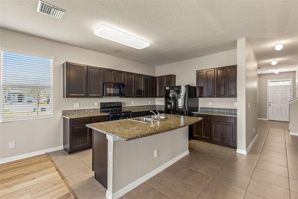 For Rent: $2,295 (3 beds, 2 baths, 1785 Square Feet)