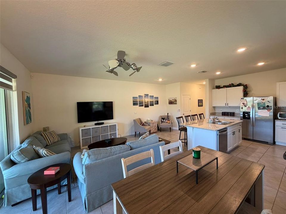 En Renta: $2,950 (3 camas, 2 baños, 1819 Pies cuadrados)
