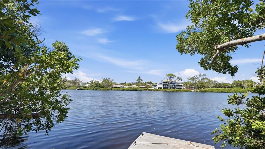 待售: $1,845,000 (0.94 acres)