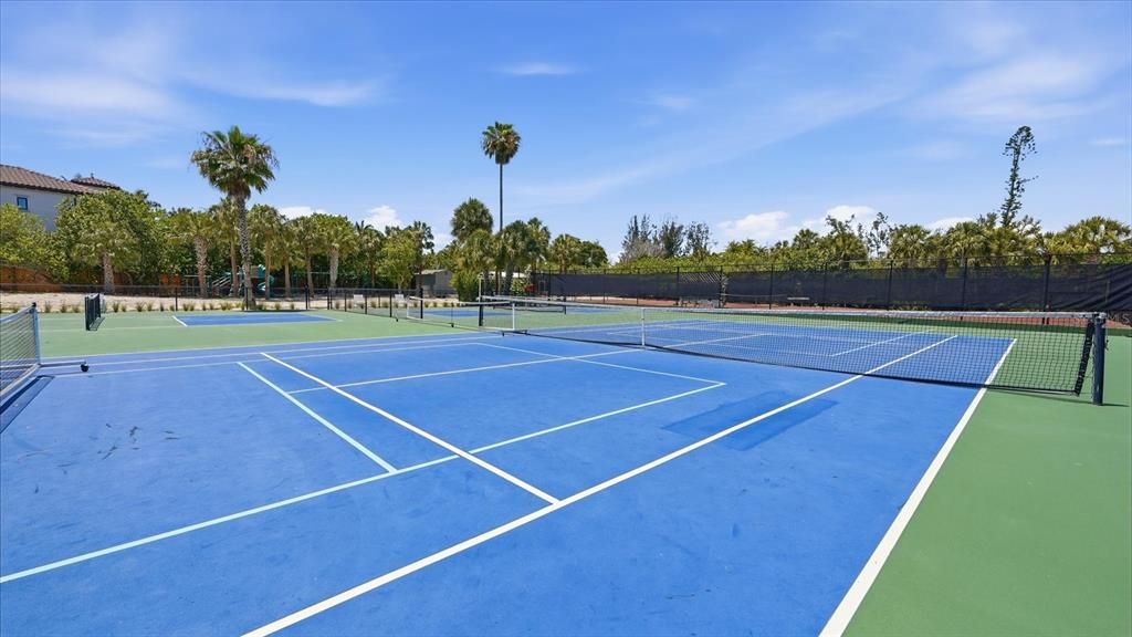 待售: $1,845,000 (0.94 acres)