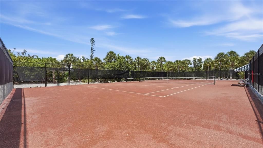 待售: $1,845,000 (0.94 acres)